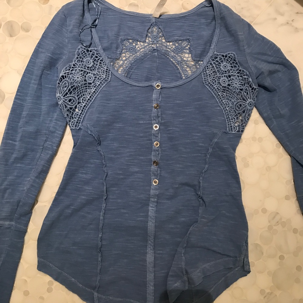 Long sleeve detailed blue shirt
